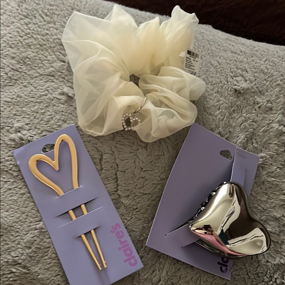Claire's Cream Scrunchie and Silver Heart Clip Set